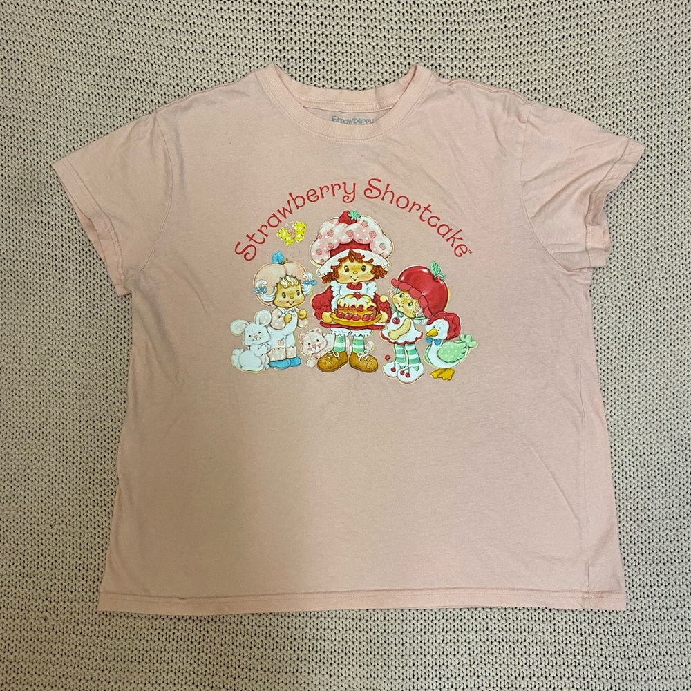 ✰ light pink strawberry shortcake graphic t shirt ✰